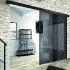 Loft Glass стеклянная дверь на открытой черной направляющей Loft 